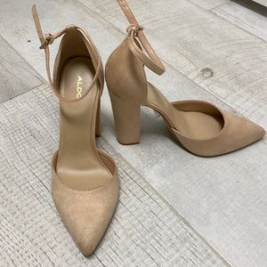 Aldo nude close toe heels